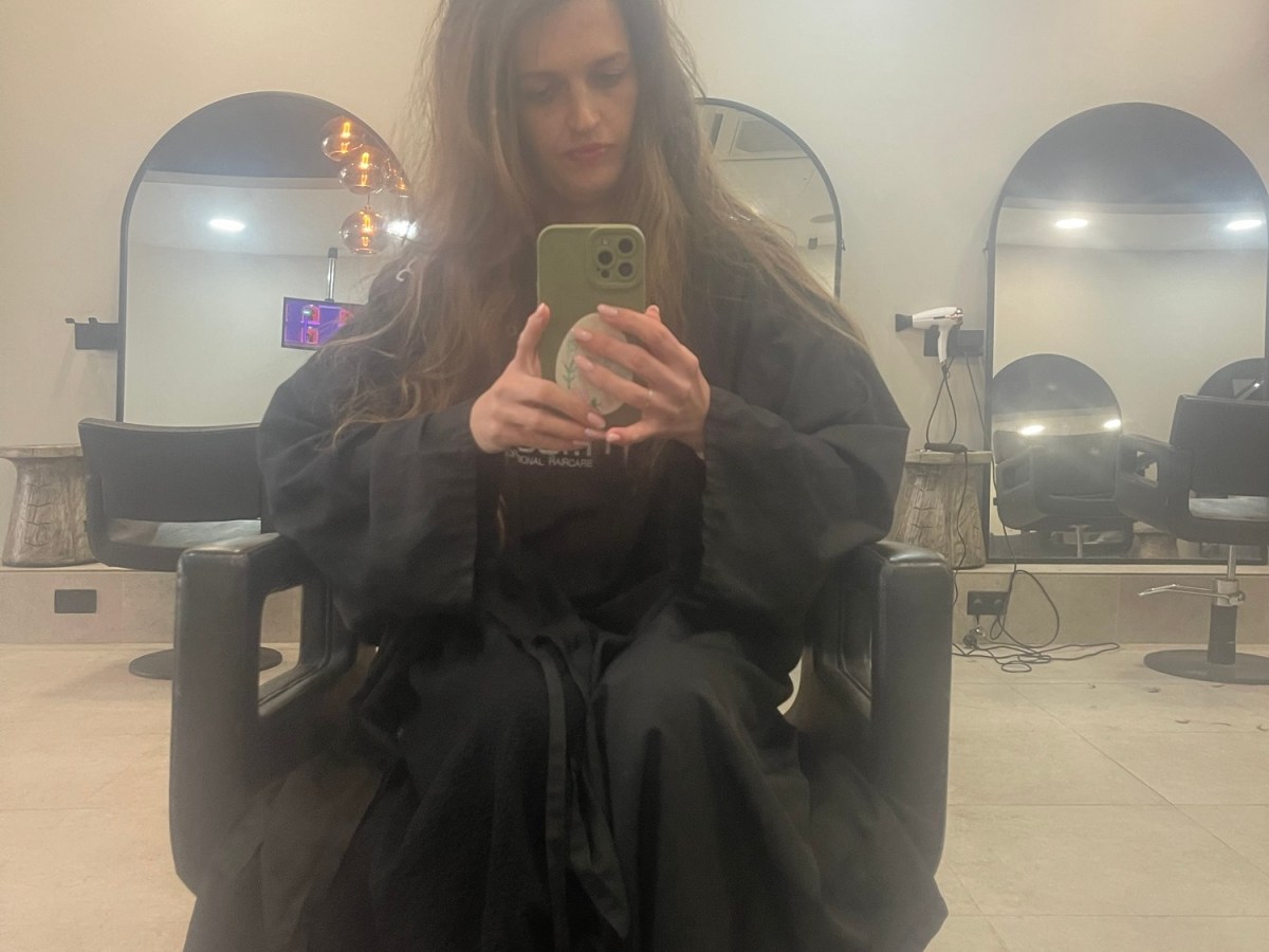 the truth about postpartum hair loss (and what you can do about&nbsp;it)